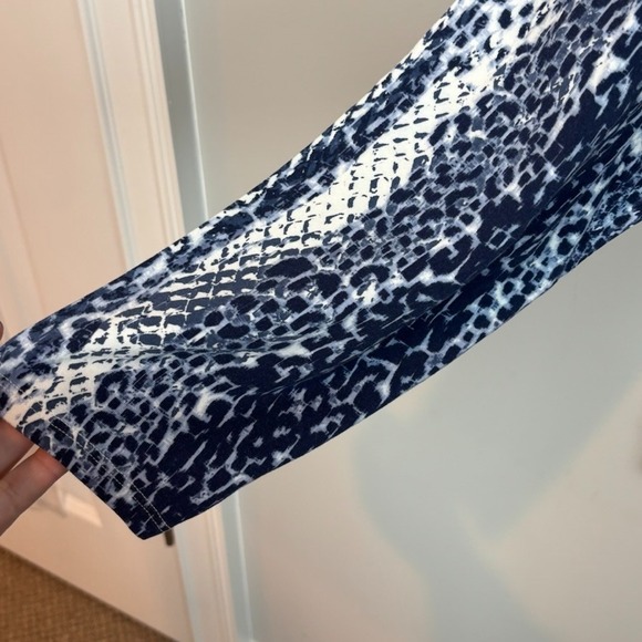 Belle Kim Gravel Womens Blue Leopard Print Long Sleeve Stretch Top sz 1X Comfort - Picture 3 of 10